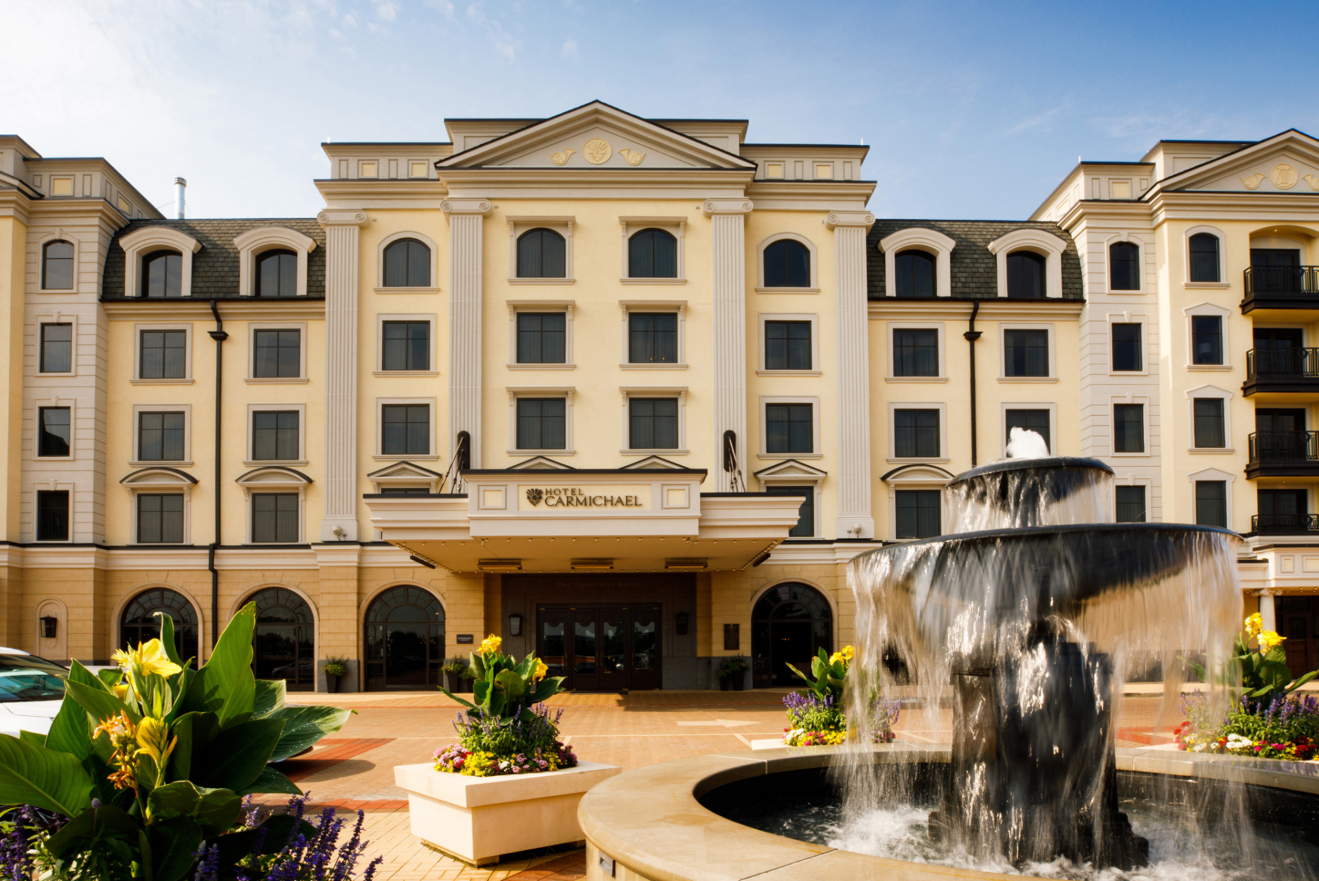 The entrance to Hotel Carmichael